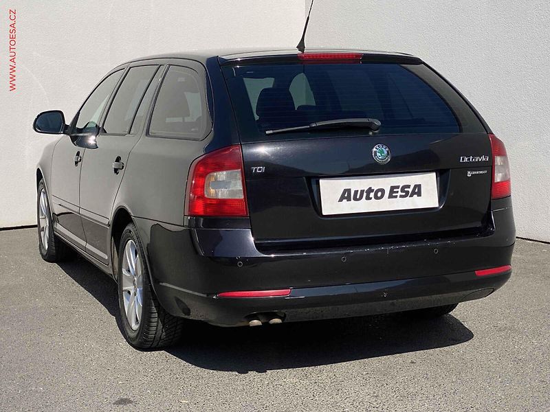 Škoda Octavia (2010) 1.9 TDi, DSG, park.čidla - fotka 6 z 18