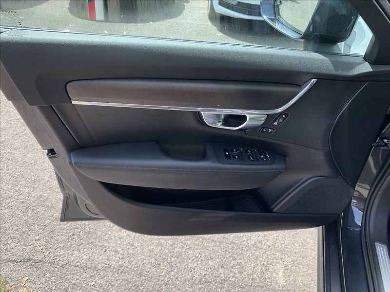 Volvo V90 2,0 D5 CROSS COUNTRY AUTOMAT - fotka 9 z 21