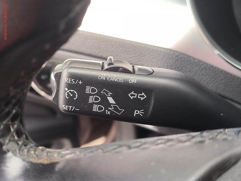 Škoda Superb (2011) 2.0TDi, ČR, Xenon - fotka 13 z 17
