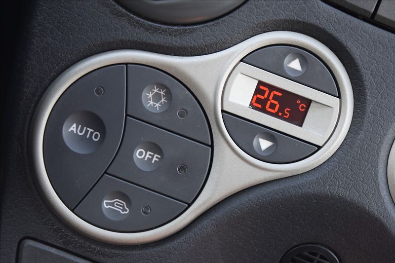 Fiat Panda 1,2 i 44KW AUTOMAT KLIMA ALU - fotka 41 z 49