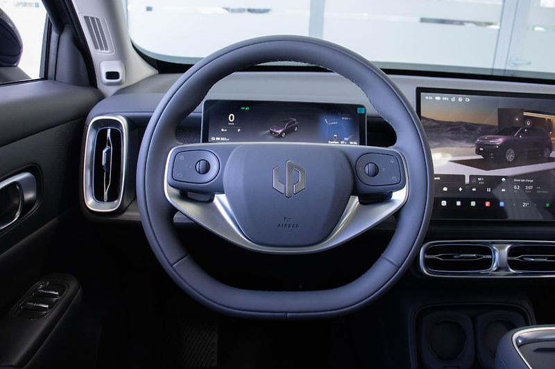 Leapmotor B10 (2026) DESIGN HYBRID EV  - fotka 13 z 16