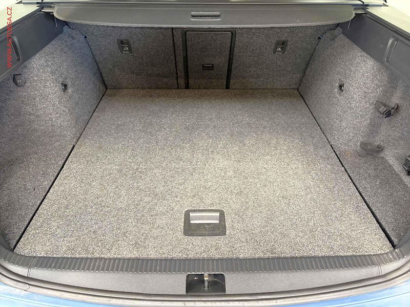 Škoda Octavia (2013) 2.0 TDi 4x4, Elegance, park - fotka 7 z 14