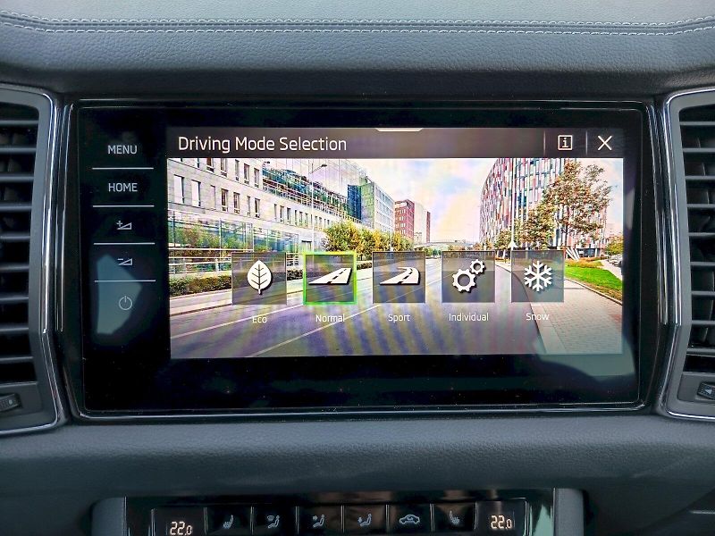 Škoda Kodiaq (2022) 2.0 TSI 140kW Style Plus 7míst - fotka 17 z 35