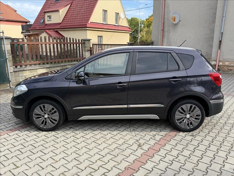 Suzuki SX4 S-Cross 1,6 4x4 AUTOMAT EXCLUSIVE - fotka 8 z 30