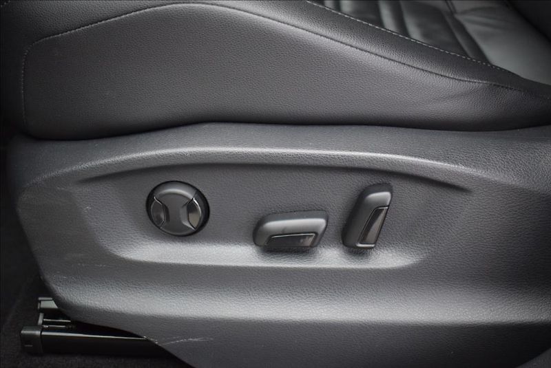 Volkswagen Touran 2,0 TDi, 7-míst,DSG,NAVI,KŮŽE, - fotka 37 z 41