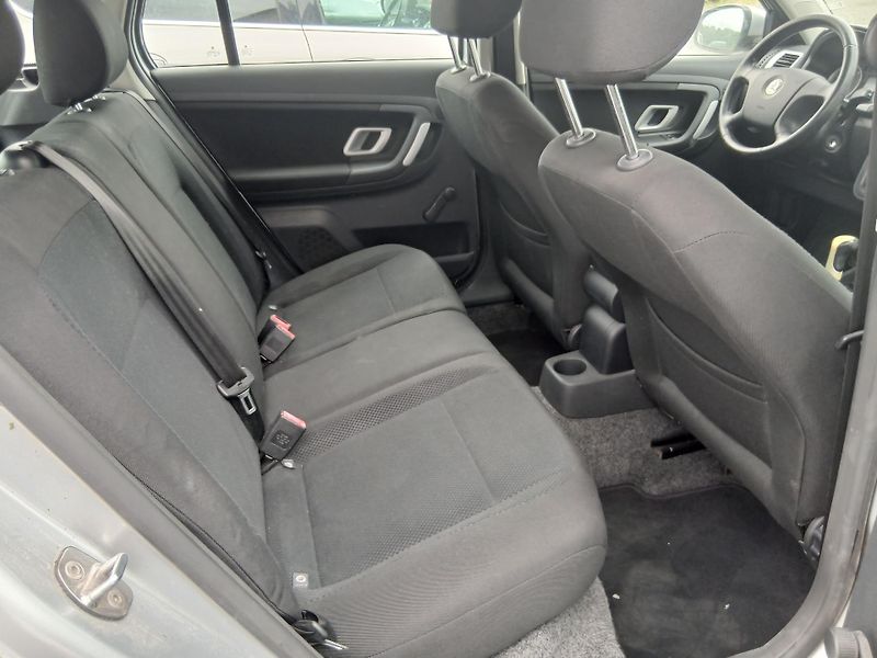 Škoda Fabia 1.2i, ALU, klima - fotka 29 z 31