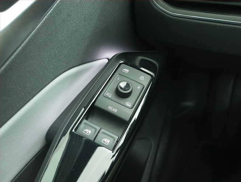 Volkswagen ID.3 (2023) Pro Perf. (62 kWh), SoH 88% - fotka 16 z 18