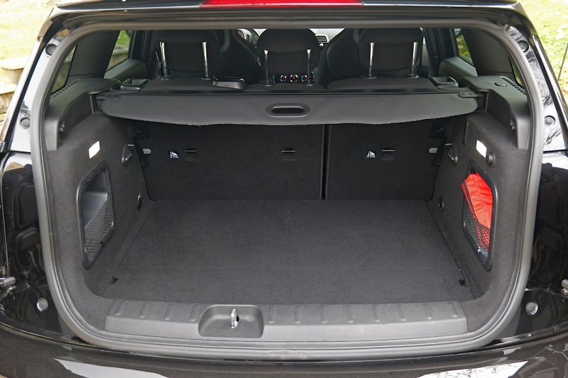 Mini Clubman 100 kW JCW paket LED Navi - fotka 39 z 40