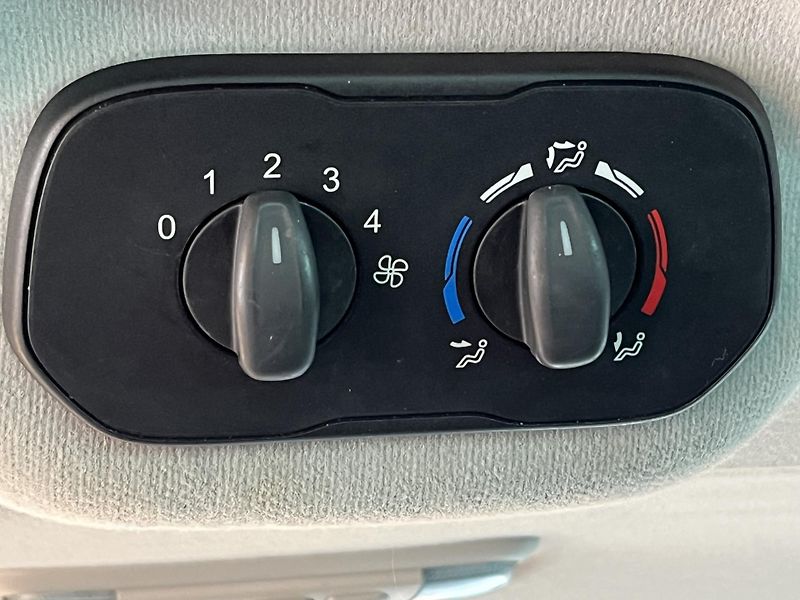 Ford Tourneo Custom (2014) 2,2TDCi 9míst PO VELKÉM SERVIS - fotka 14 z 21