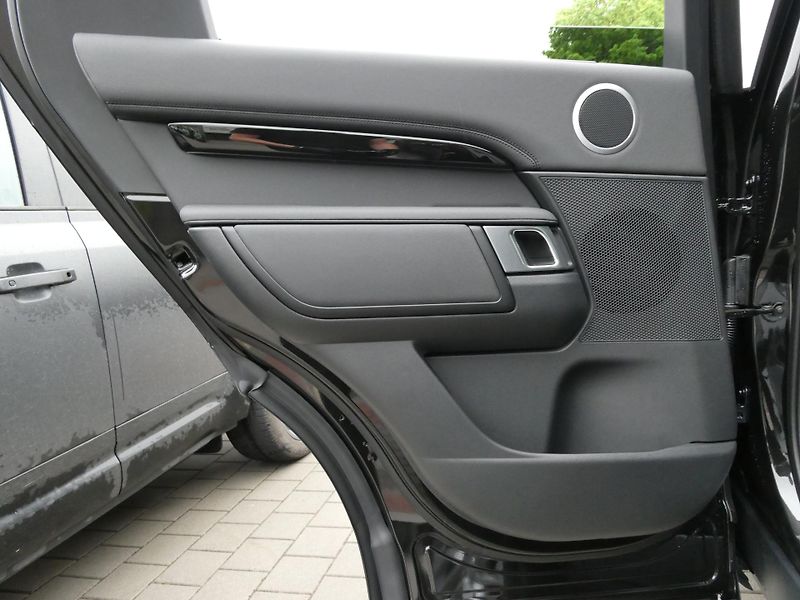 Land Rover Discovery 5 3,0  S D250 - fotka 17 z 36