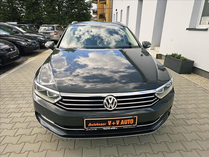Volkswagen Passat VIII 1,4TSi DSG Highline - fotka 2 z 56