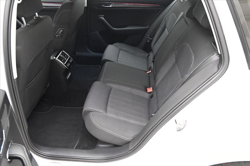 Škoda Superb 2,0 TDI 110kW Style DSG Záruka - fotka 14 z 30
