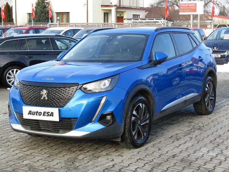 Peugeot 2008 (2021) 1.5 HDi, ČR, Allure, navi - fotka 3 z 21