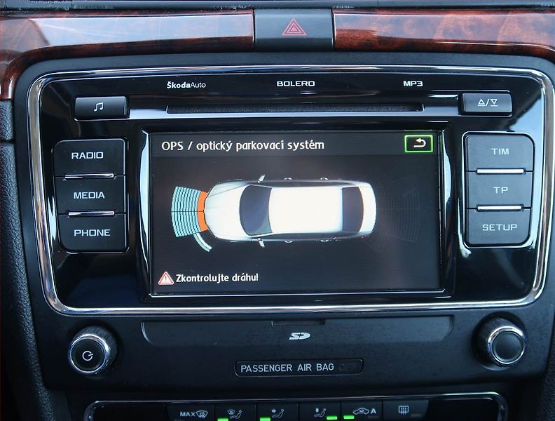 Škoda Superb (2009) Ambition Plus 2.0 TDI, Xenony - fotka 15 z 20