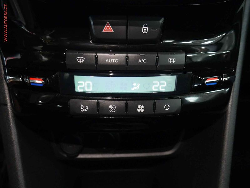 Peugeot 2008 (2018) 1.2 PT, ČR, Active - fotka 16 z 19