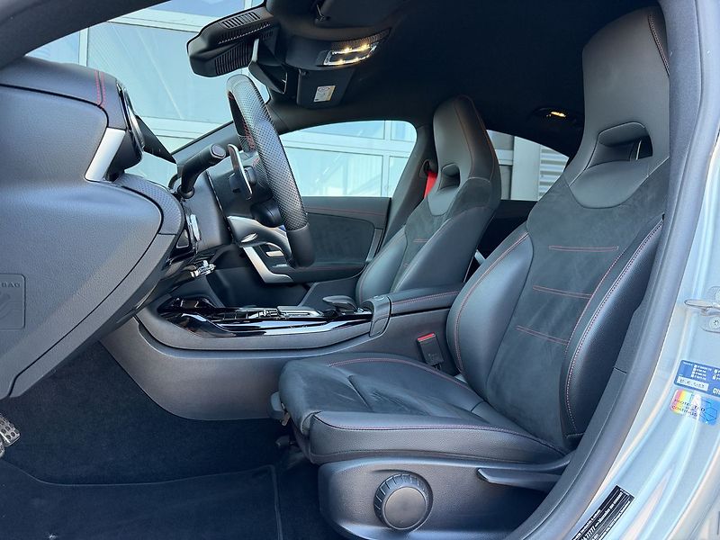 Mercedes-Benz CLA 35 AMG 4MATIC Premium - fotka 15 z 40