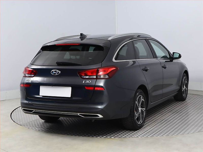 Hyundai i30 (2023) Smart 1.0 T-GDI - fotka 5 z 16
