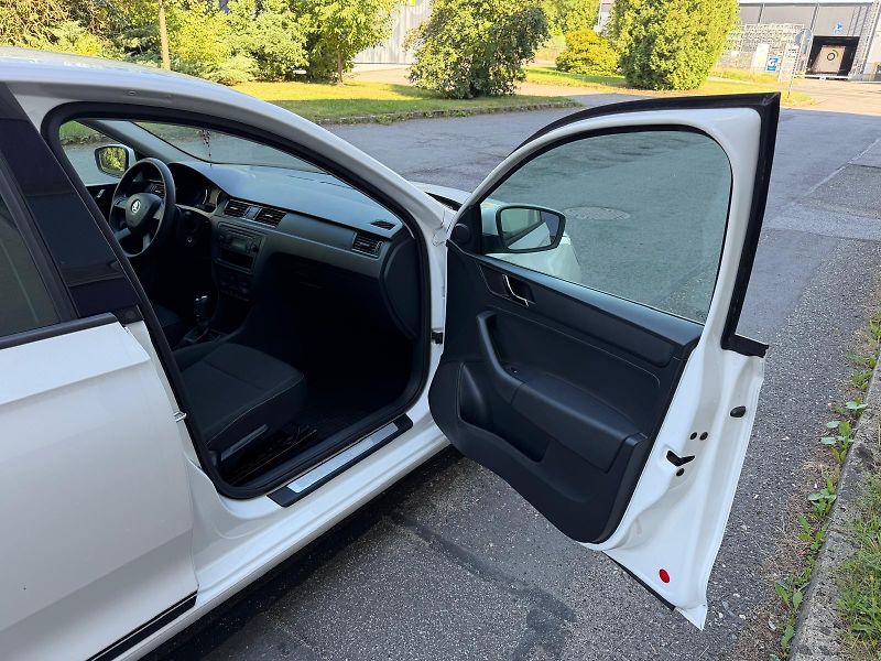 Škoda Rapid 1,2 TSi / 63 kW / Ambiente  - fotka 16 z 21