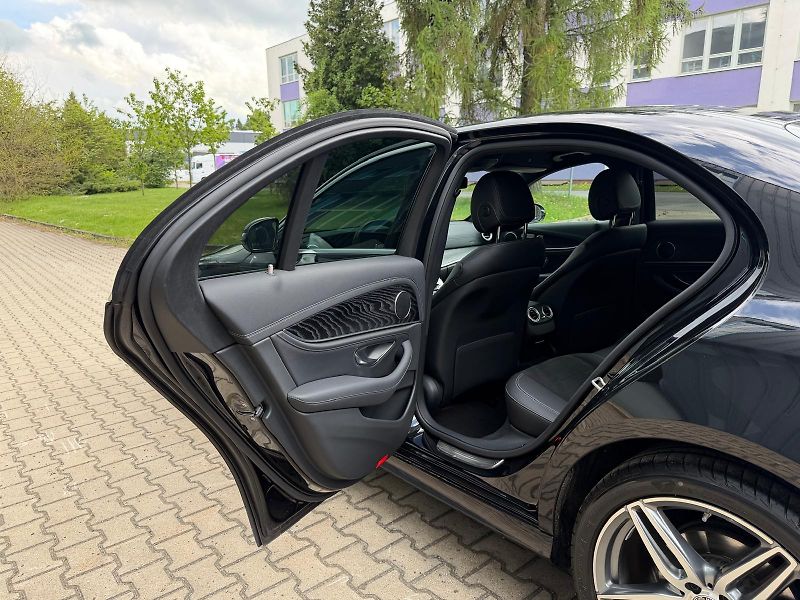 Mercedes-Benz Třídy E TOP / AMG 4matic/v zimě nejeté - fotka 12 z 30