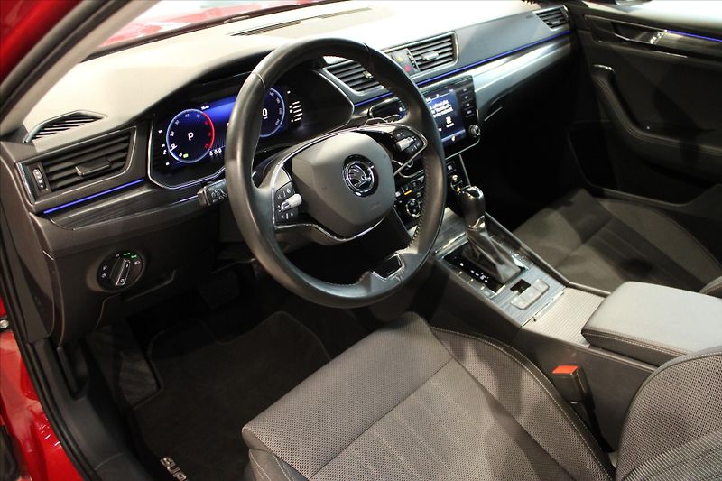 Škoda Superb 2.0 TDi DSG Style - fotka 11 z 28