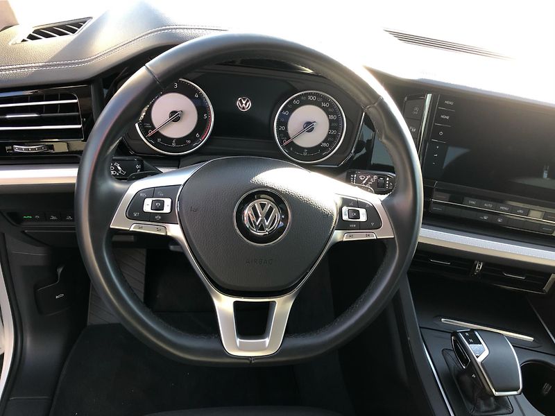 Volkswagen Touareg 3,0 TDI V6 4Motion - fotka 17 z 27