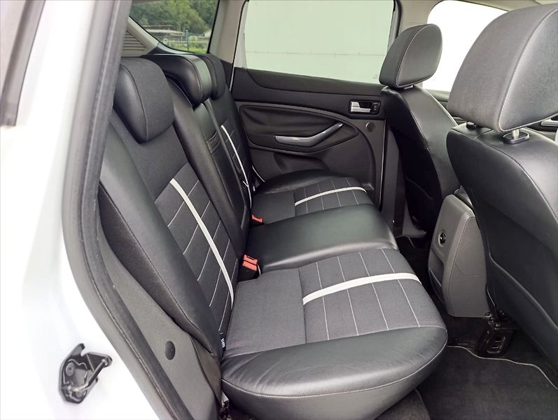 Ford Kuga 2,0 TDCi 4x4 NAVI KŮŽE KAMERA - fotka 20 z 25