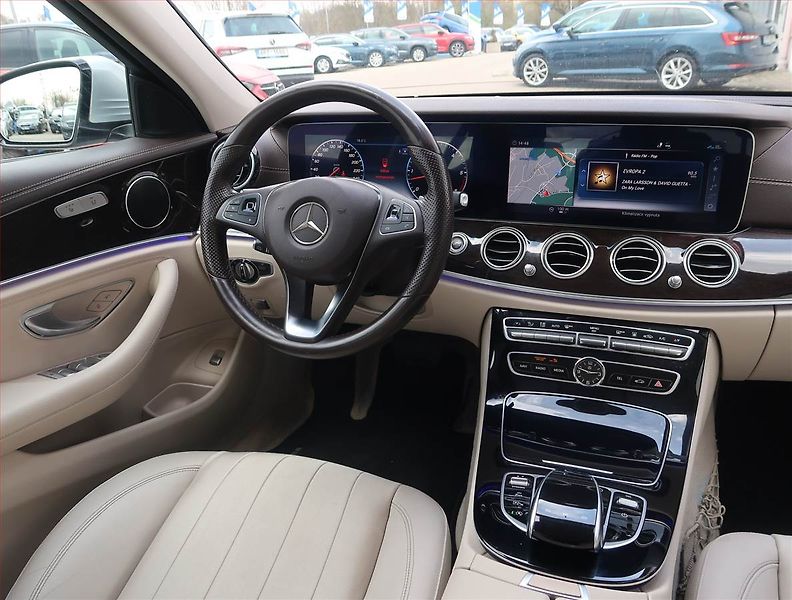 Mercedes-Benz Třídy E (2018) E 350 d 4MATIC - fotka 7 z 17