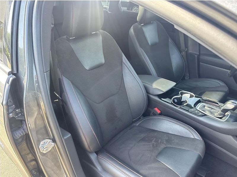 Ford Mondeo (2020) 2.0 HEV 138 kW eCVT ST-Line - fotka 10 z 19
