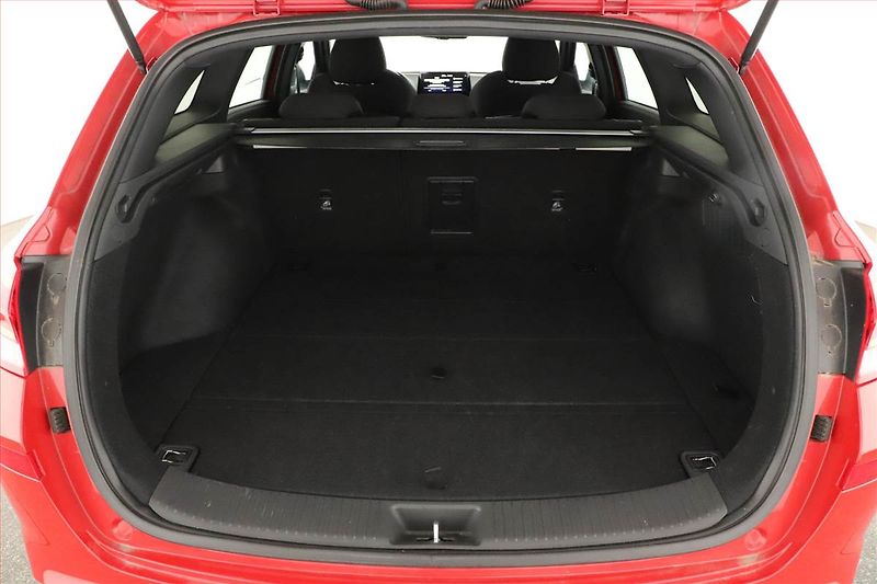 Hyundai i30 (2025) 1.5 T-GDI MHEV 48V, N- Line - fotka 11 z 21