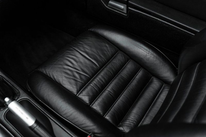 Porsche 911 Turbo - fotka 24 z 35