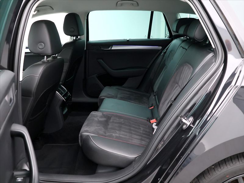 Škoda Superb 2,0 TDI 110kW CZ Style DSG - fotka 14 z 41