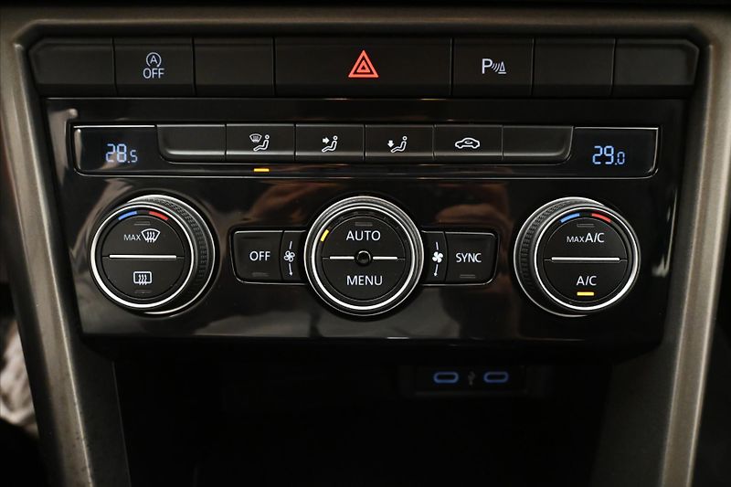 Volkswagen T-Roc 1,5 TSI 110 kW DSG Navi Záruka - fotka 21 z 30