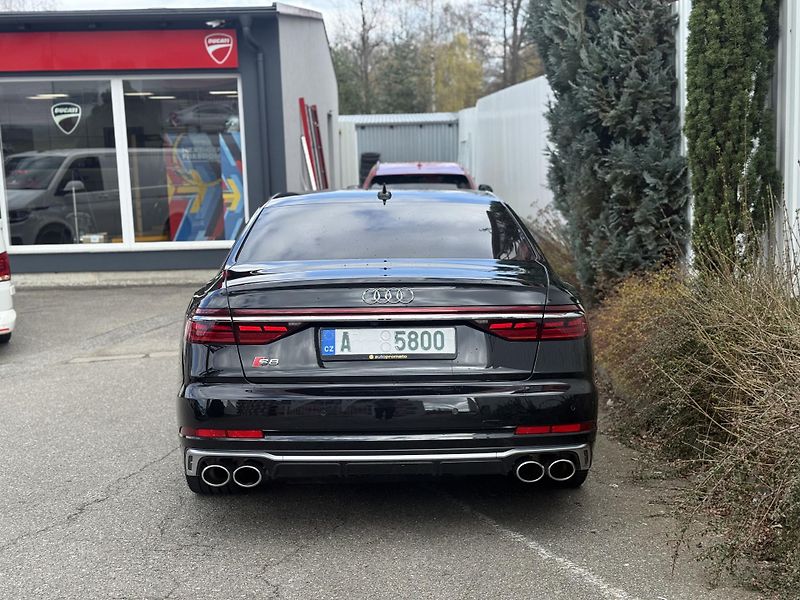 Audi S8 4.0 TFSI quattro - fotka 7 z 11