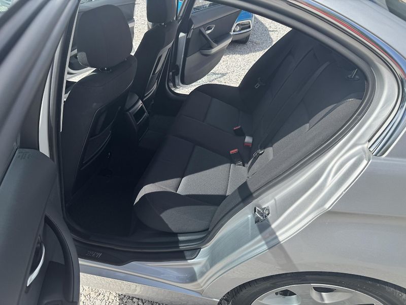 BMW Řada 3 (2006) 330iX,MANUÁL - fotka 20 z 33