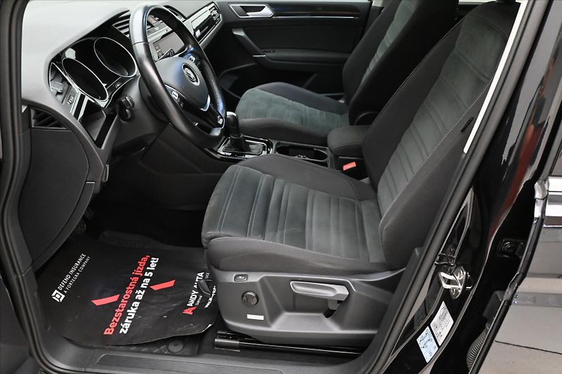Volkswagen Touran 2,0 TDI 110kW DSG Highline 7mí - fotka 14 z 33