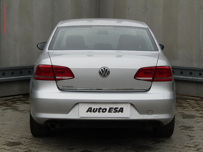 Volkswagen Passat (2011) 1.4 TSi, AC, výhřev sed - fotka 5 z 20