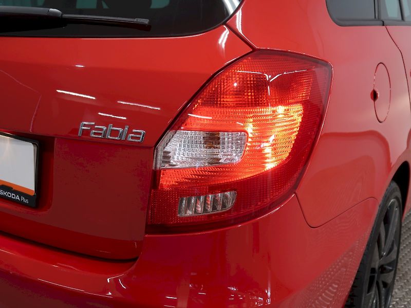 Škoda Fabia (2011) RS 1.4TSI 132KW DSG - fotka 11 z 25