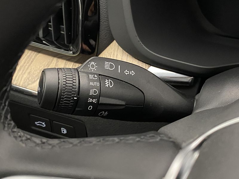 Volvo XC60 T6 AWD DARK PLUS AUT CZ - fotka 22 z 59