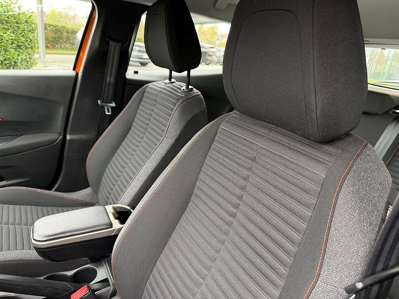 Peugeot 2008 1.2 PureTech 74 kW / tažné - fotka 17 z 21