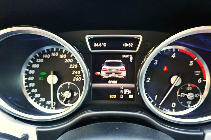 Mercedes-Benz Třídy M (2013) 350 4 MATIC 3,0 CDI 190 kW - fotka 51 z 69