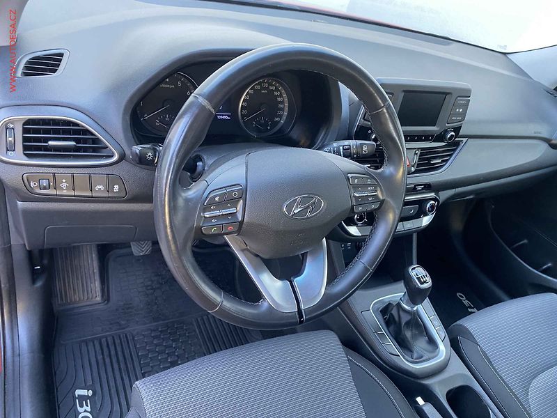 Hyundai i30 (2018) 1.0 T-GDi, Comfort - fotka 13 z 19