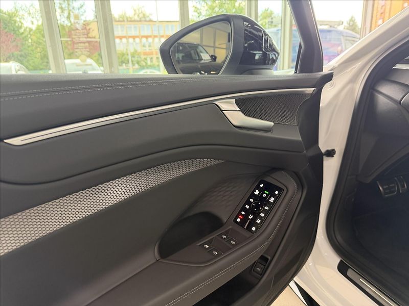 Audi A6 3,0 3,0 V6 TFSI QUATTRO S-line - fotka 26 z 41