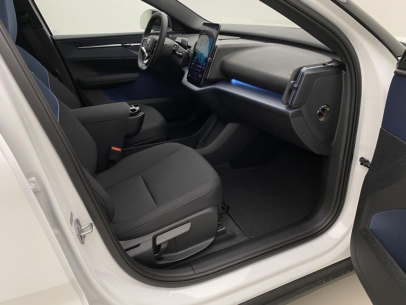 Volvo EX30 (2026) CROSS COUNTRY P5 LONG R. PLUS - fotka 23 z 69