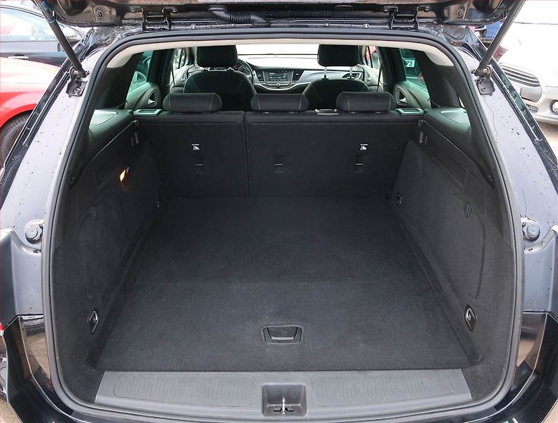 Opel Astra (2019) 1.6 CDTI, Tempomat - fotka 13 z 18