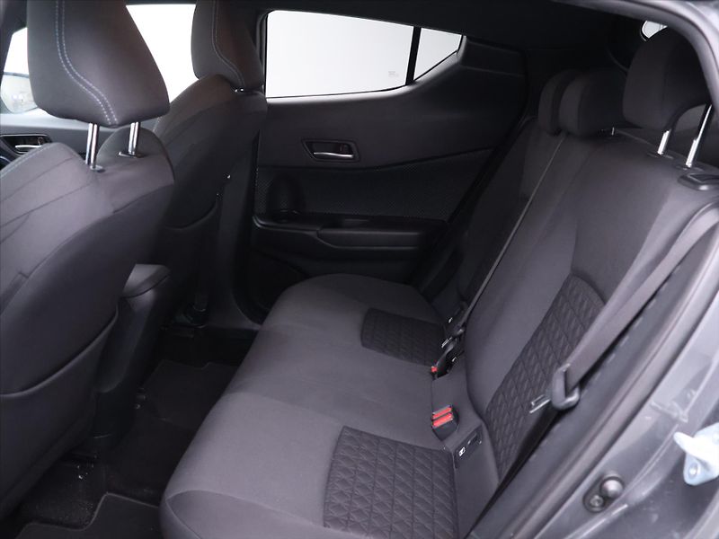 Toyota C-HR 2,0 E-CVT 112kW Executive - fotka 11 z 30