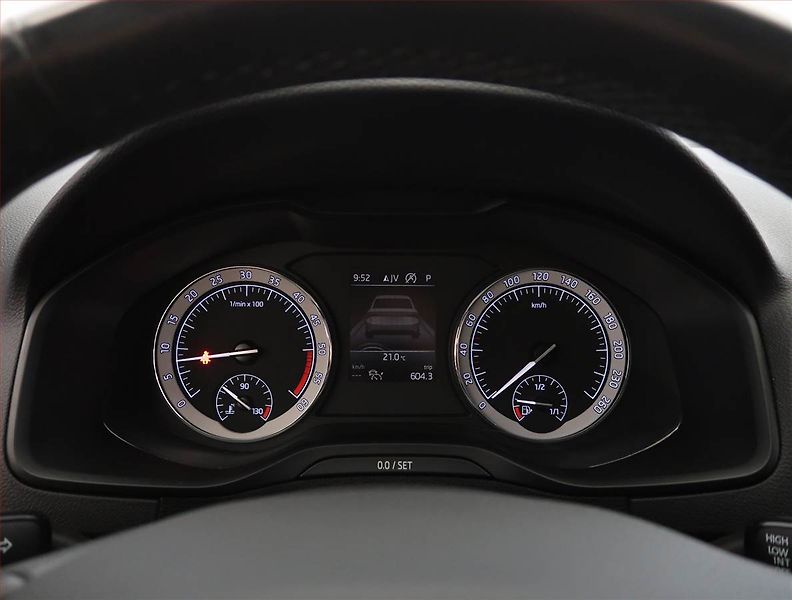 Škoda Karoq (2019) 2.0 TDI, 4X4, Automat - fotka 11 z 29