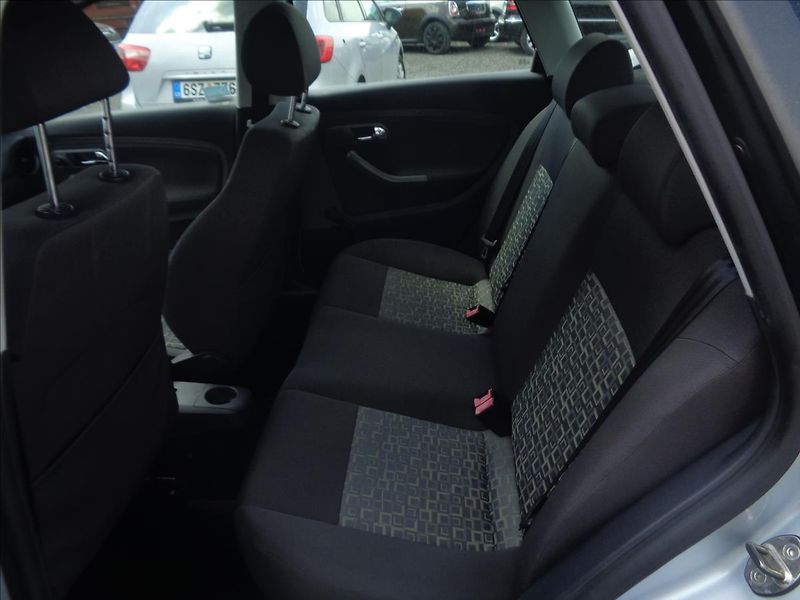 Seat Ibiza 1,4 16 V  první majitel - fotka 11 z 15