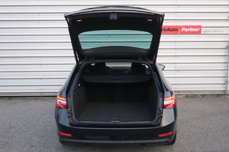 Škoda Superb (2017) 2.0 TDI 140kW 4x4 L&K DSG - fotka 46 z 50