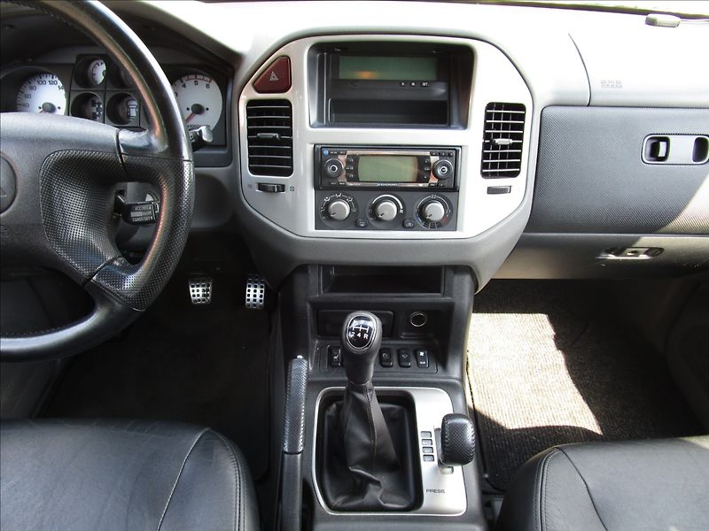 Mitsubishi Pajero 3.2 Di-D, 4x4, aut. klima, 7 m - fotka 9 z 54