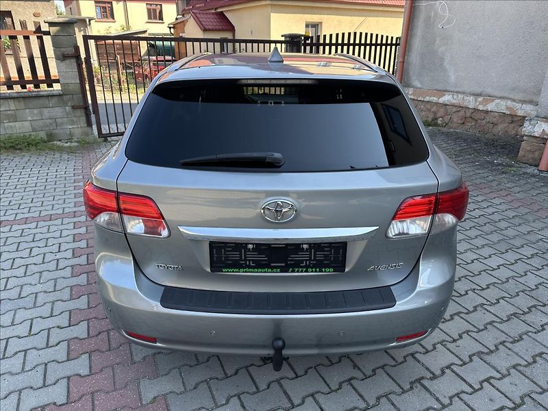 Toyota Avensis 1,8 TAŽNÉ - fotka 4 z 27